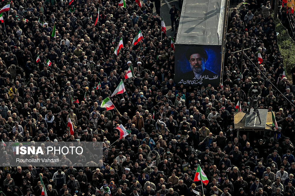 تصاویری از مراسم تشییع پیکر فرماندهان شهید «جنگ رمضان» در میدان انقلاب تهران