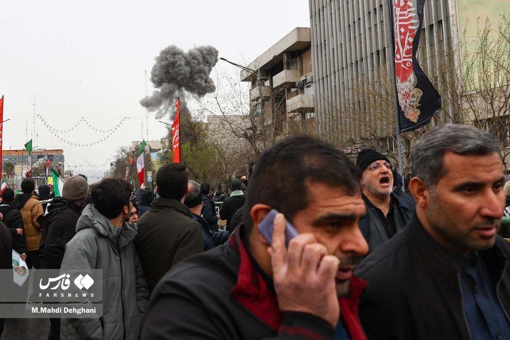 علیرضا زاکانی در راهپیمایی روز قدس/ تصویری از شعار دادن انقلابی شهردار تهران همزمان با موشکباران آمریکا و اسرائیل/ این وزیر پزشکیان هم بود + عکس