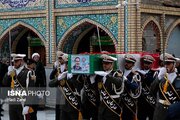 خاکسپاری دریاسالار شمخانی در امامزاده صالح (ع)/ تصاویر عزاداری همراهان و خانواده + عکس