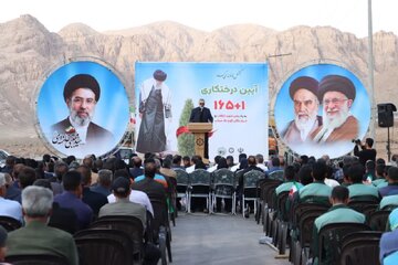 اجرای «پویش درختکاری ۱+۱۶۵» به یاد رهبر شهید و شهدای مدرسه میناب در کرمان