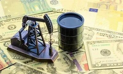 پیش‌بینی یک کارشناس از آینده اقتصاد جهان با نفت گران/ حسینی: مصرف‌کنندگان نفت برای پایان جنگ به ترامپ فشار می‌آورند