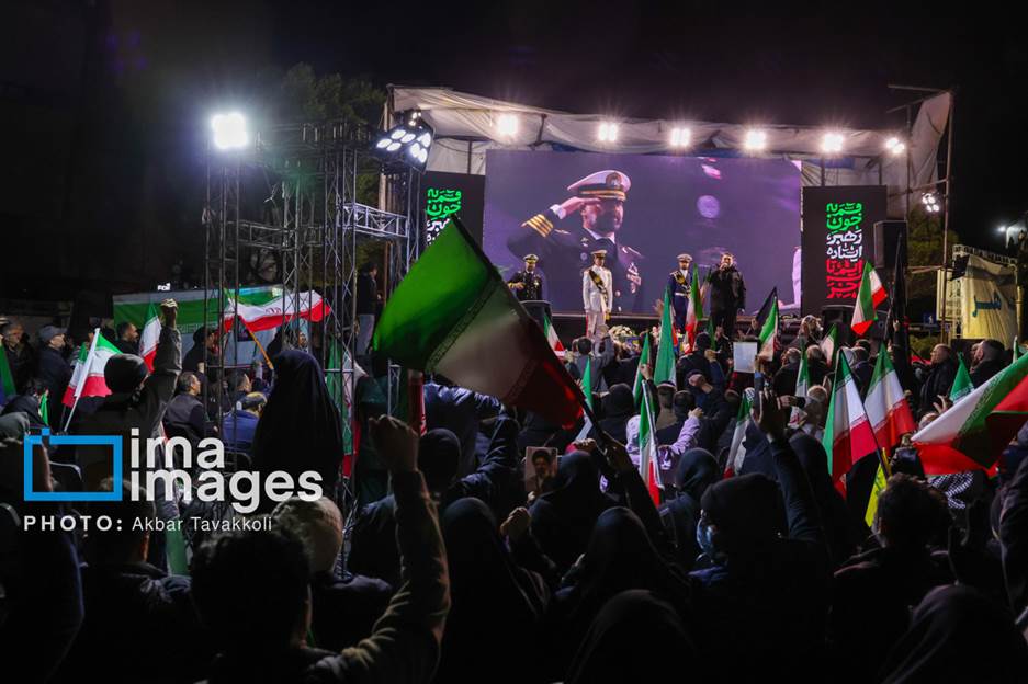 عکس هایی از مراسم وداع با شهدای ناوشکن دنا در تهران/ از زنان کفنپوش تا پرچم حزب الله لبنان و آتش زدن بت بعل