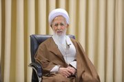 استعاره جوادی‌آملی از نحوه شهادت رهبر انقلاب و خانواده شان/ آب و خاک مرده زمان پهلوی را این‌ها زنده کردند/ به خاک شرف و به زمین و زمان آبرو  دادند