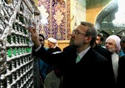 ببینید | انتظار خانواده شهید لاریجانی برای رسیدن پیکر به محل تدفین