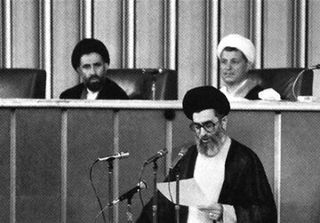 حال و هوای مجلس خبرگان در سال ۶۸/ آیت‌الله خامنه‌ای به خودشان رأی ندادند/ ایشان گفتند زیر بار نمی‌روم