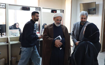 بازدید سرزده رئیس‌کل دادگستری استان سمنان از دفتر خدمات الکترونیک قضایی در سمنان