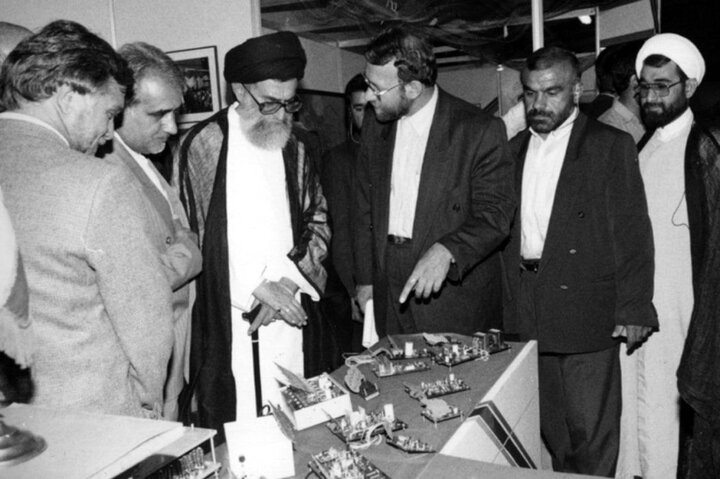 قاب‌هایی از شهید لاریجانی در کنار رهبر شهید انقلاب