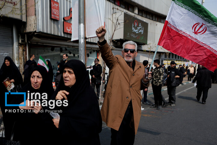 مراسم تشییع پیکرهای مطهر دکتر علی لاریجانی و پسرش، سردار سلیمانی فرمانده سازمان بسیج مستضعفین و ۸۴ شهید ناوشکن دنا