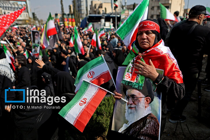 مراسم تشییع پیکرهای مطهر دکتر علی لاریجانی و پسرش، سردار سلیمانی فرمانده سازمان بسیج مستضعفین و ۸۴ شهید ناوشکن دنا