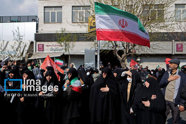 مراسم تشییع پیکرهای مطهر دکتر علی لاریجانی و پسرش، سردار سلیمانی فرمانده سازمان بسیج مستضعفین و ۸۴ شهید ناوشکن دنا