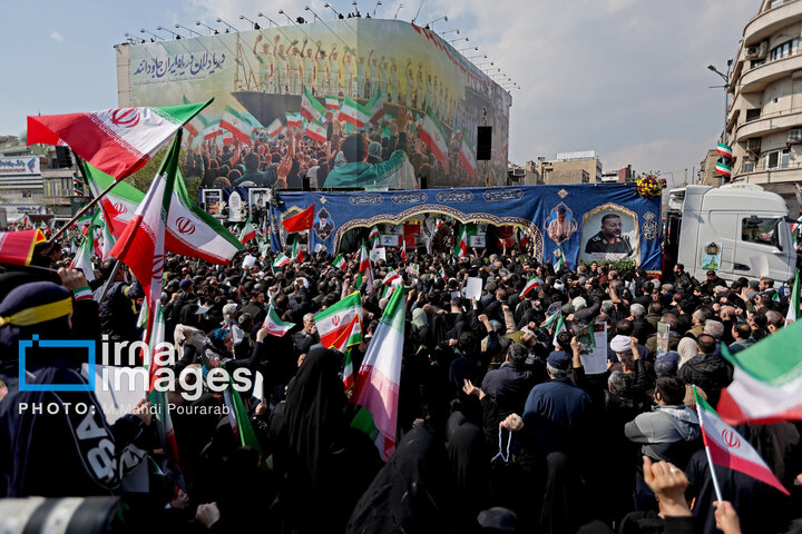 مراسم تشییع پیکرهای مطهر دکتر علی لاریجانی و پسرش، سردار سلیمانی فرمانده سازمان بسیج مستضعفین و ۸۴ شهید ناوشکن دنا