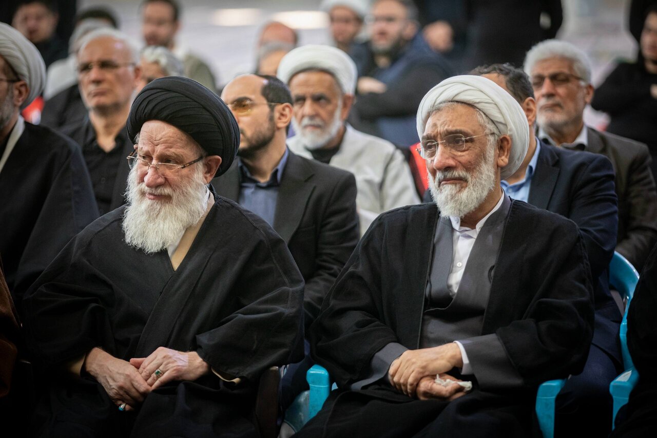 عکس | بغض و چهره غمناک چهره مطرح سیاسی در مراسم تشییع پیکر شهید علی لاریجانی
