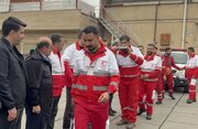 عکس | تصویری جالب از  نماز خواندن یک آتش‌نشان در تهران