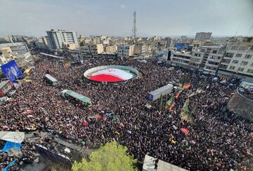 سوال اندیشمندان جهان: چرا جامعه ایران در اوج مشکلات فرونریخت؟ / «وطن» فراگیرترین ایده ایستادگی در برابر تجاوز خارجی / معجزه «ایران» برای دفاع سوال اندیشمندان جهان: چرا جامعه ایران در اوج مشکلات فرونریخت؟ / «وطن» فراگیرترین ایده ایستادگی در برابر تجاوز خارجی / معجزه «ایران» برای دفاع