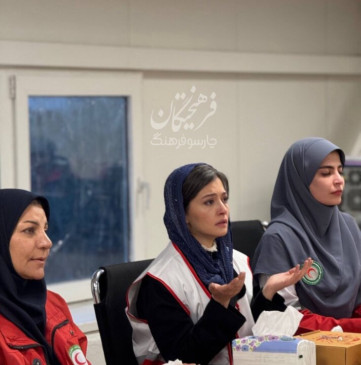 پردیس احمدیه، بازیگر سینما، تحویل سال را در کنار نیروهای هلال احمر گذراند