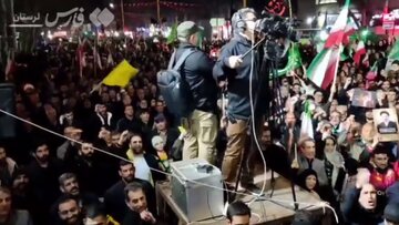 ببینید | درخواست هماهنگ خرم‌آبادی‌ها: سید مجید نقطه‌زن، اینترنشنال را بزن!