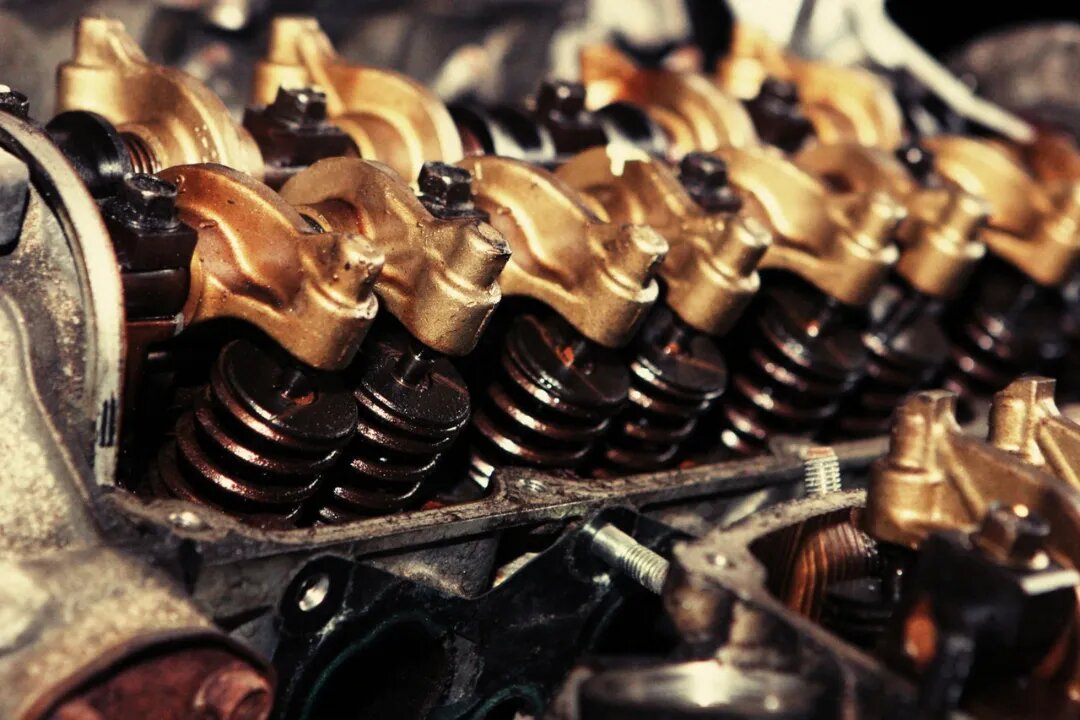 نشتی روغن موتور؛ ریشهیابی علل و راهکارهای عیبیابی سریع و کمهزینه