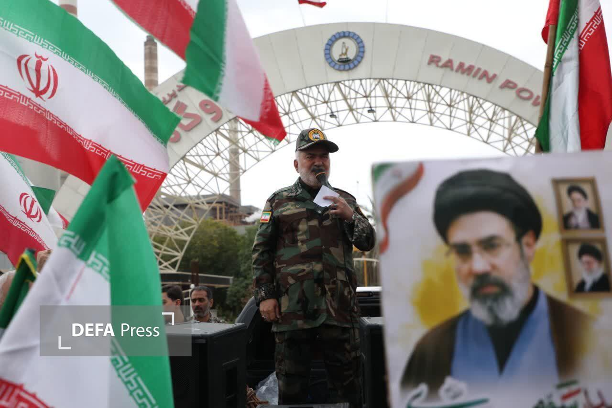 خروش خوزستانیها در برابر تهدیدات واشنگتن؛ نیروگاه رامین در حلقه زنجیره انسانی قرار گرفت