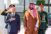 تماس نخست‌وزیر پاکستان با ولیعهد سعودی / شهباز شریف: از خویشتن‌داری شما متشکریم!