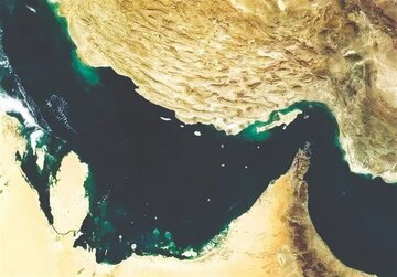 واکنش یک منبع ایرانی به اظهارات ترامپ؛ سخنان او نمایشی است؛ منظورش تداوم عبور کشتی‌ها از تنگه هرمز است/ ایران و کشورهای هماهنگ، تبادلات خاصی دارند
