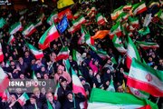 ببینید | اجرای یکی خواننده‌های حشد الشعبی عراق در میدان انقلاب و همراهی مردم!