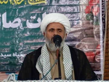 امام جمعه هرمز: هیبت اقتصادی آمریکا با بستن تنگه هرمز شکسته خواهد شد/ مردم هرمز حریف ترامپ قمارباز هستند