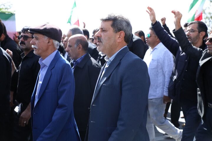 تشییع پیکر مطهر شهیده دانش‌آموز تیارا صادقی در یزد