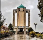 مرمت آرامگاه باباطاهر پس از حمله دشمن با سرعت انجام می‌شود