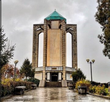 مرمت آرامگاه باباطاهر پس از حمله دشمن با سرعت انجام می‌شود