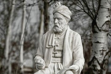 رستم، با آنکس که به تاراج ایران آمده بود چه کرد؟
