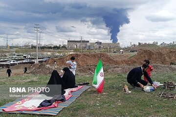 سیزده بدر زیر سایه موشک و انفجار+ عکس سیزده بدر زیر سایه موشک و انفجار+ عکس