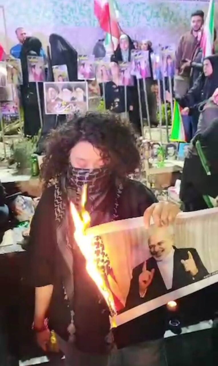 محاکمه دیپلماسی در کیهان و تریبون تندروها/ از ترور شخصیت لاریجانی تا تهدید ظریف/ خبر بد برای تندروها؛ هیچ جنگی بی انتها نیست