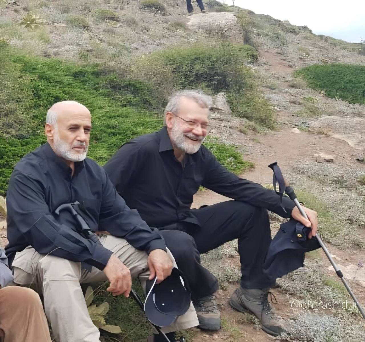 عکس | تصویری دیده نشده از شهید دکتر لاریجانی همراه با سردار شهید غلامعلی رشید در کوه