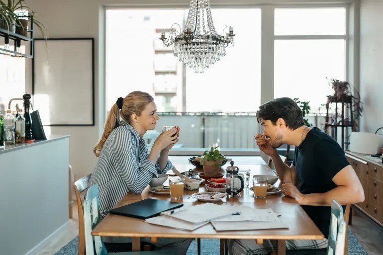 آیا ازدواج باعث افزایش وزن میشود؟ شیمی عشق و غذا راز را آشکار میکند/ افراد متأهل چگونه میتوانند وزن سالم خود را حفظ کنند؟ آیا ازدواج باعث افزایش وزن میشود؟ شیمی عشق و غذا راز را آشکار میکند/ افراد متأهل چگونه میتوانند وزن سالم خود را حفظ کنند؟