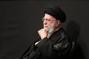 عکسی از رهبر شهید انقلاب در کرانه خلیج فارس در سال ۹۰