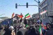 ببینید | شعارهای عراقی‌ها در مراسم اربعین شهادت رهبر شهید انقلاب
