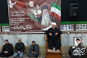 اتحاد نیروهای مسلح و مردم عامل عقب‌نشینی دشمن است