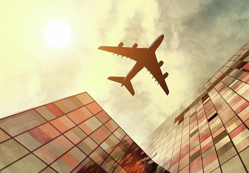 ببینید | برخورد هواپیما با عابر پیاده در باند فرودگاه آمریکا