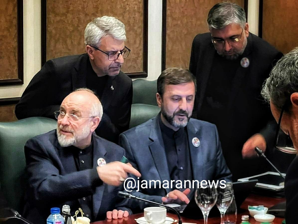 عکس | فوری؛ اولین تصویر از هیأت ایرانی در حال کار بر روی متون حقوقی با حضور اعضای کمیتههای تخصصی