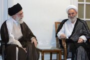 آیت‌الله خوشوقت می‌گفتند که حضرت آقا بسیار متواضع است