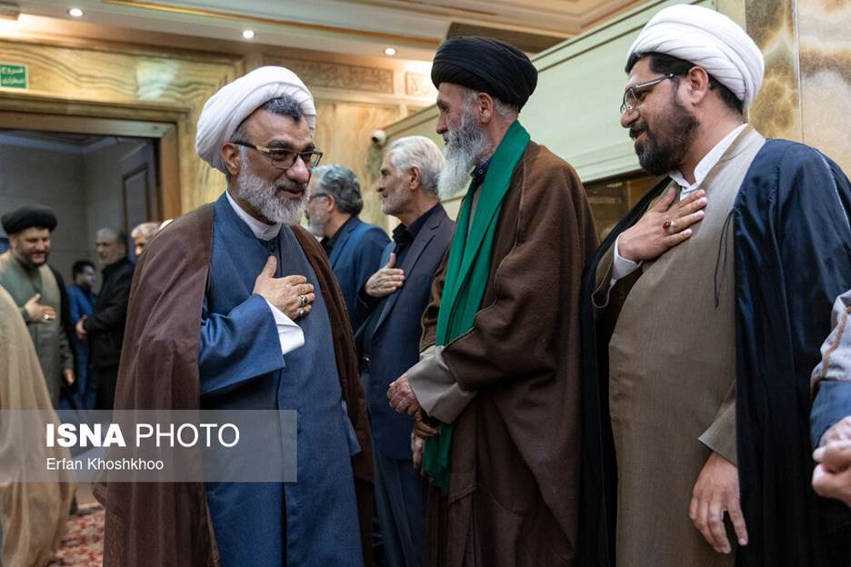 قابهایی از مراسم اربعین رئیس دفتر نظامی فرمانده فقید کل قوا/حضور دبیر شورای عالی انقلاب فرهنگی در مراسم چهلم/ پور محمدی هم آمده بود + عکس