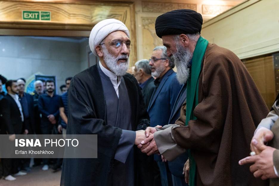 قابهایی از مراسم اربعین رئیس دفتر نظامی فرمانده فقید کل قوا/حضور دبیر شورای عالی انقلاب فرهنگی در مراسم چهلم/ پور محمدی هم آمده بود + عکس