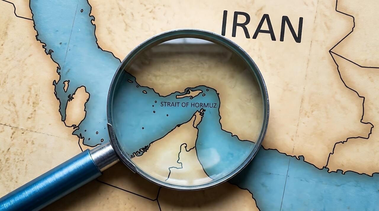 محققان سنگنگارههایی را در تنگه هرمز شناسایی کردهاند که نشاندهنده تاریخچه این منطقه میباشد. محققان سنگنگارههایی را در تنگه هرمز شناسایی کردهاند که نشاندهنده تاریخچه این منطقه میباشد.