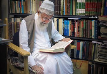 کتابی که خود رهبر شهید صحافی کردند کتابی که خود رهبر شهید صحافی کردند