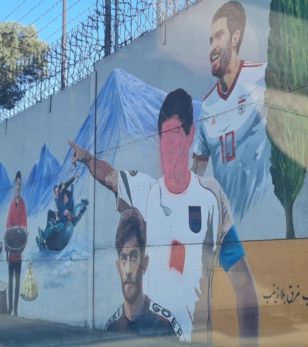 عکس | تصویر علی دایی در میدان آزادی تهران دستکاری شد