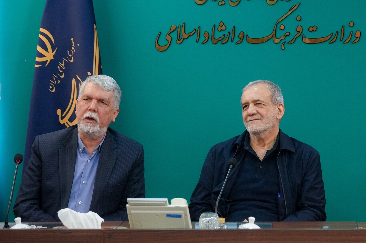 پزشکیان: دستاورهای ملی و مقاومت ۴۰ روز ملت با تولید روایتهای موثر منعکس شود