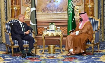 بن سلمان در گفتگو با شهباز شریف: از تفاهم بین آمریکا و ایران استقبال میکنیم بن سلمان در گفتگو با شهباز شریف: از تفاهم بین آمریکا و ایران استقبال میکنیم