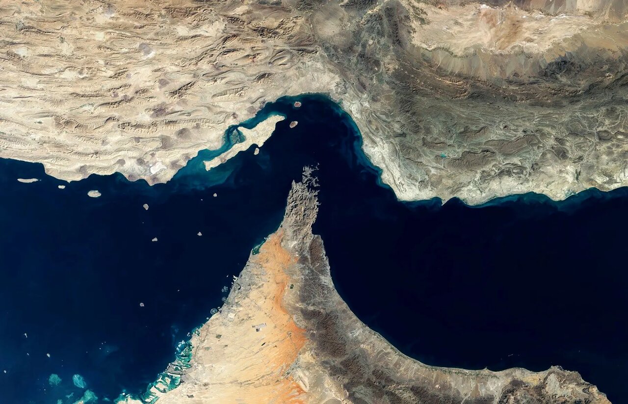 سند: آغاز پیشنهاد بستن تنگه هرمز توسط نخستین گروه در تاریخ ۹ مهر ۵۹ سند: آغاز پیشنهاد بستن تنگه هرمز توسط نخستین گروه در تاریخ ۹ مهر ۵۹