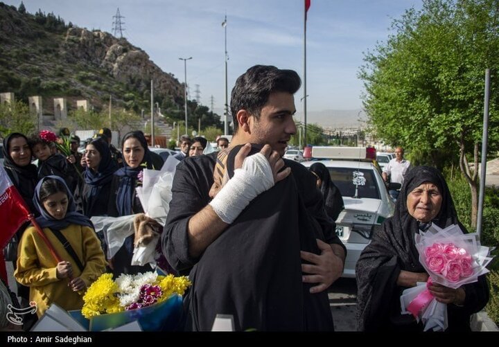 بازگشت ۹ دریادل ناو دنا به شیراز