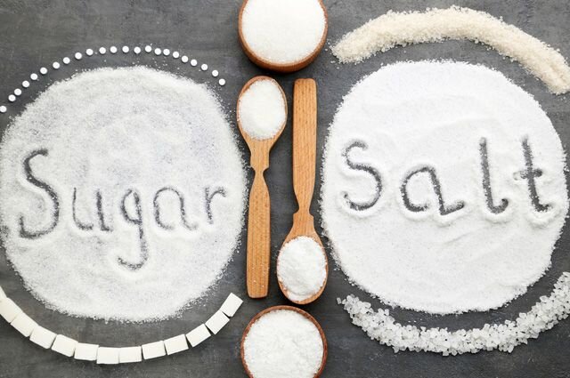 جنگ سفیدها؛ قند خطرناک‌تر است یا نمک؟ پاسخ علم به یک بحث قدیمی/ حتماً باید یکی را حذف کنیم؟